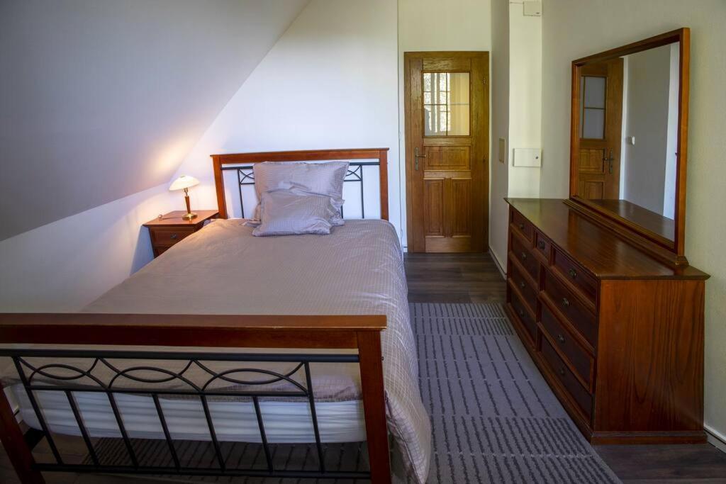 7 Bedroom Secluded Villa Close To Prague Říčany Eksteriør billede