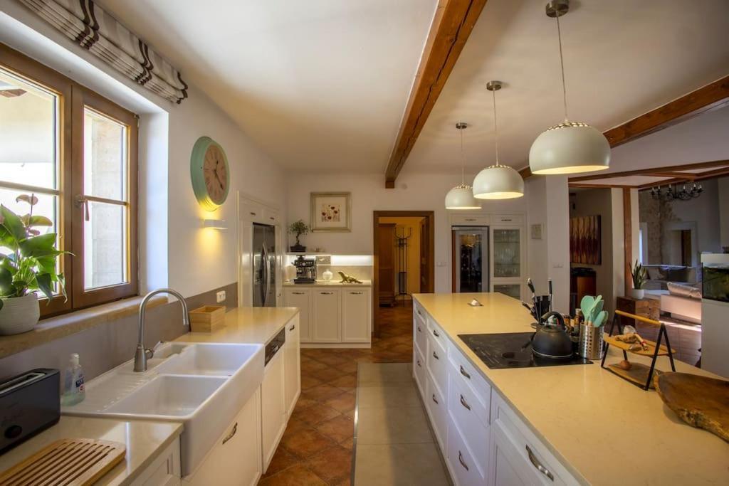7 Bedroom Secluded Villa Close To Prague Říčany Eksteriør billede